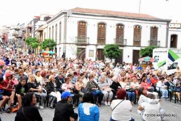 Máxima expectación en la bajada de la Virgen del Pino (Foto Antonio Alí)